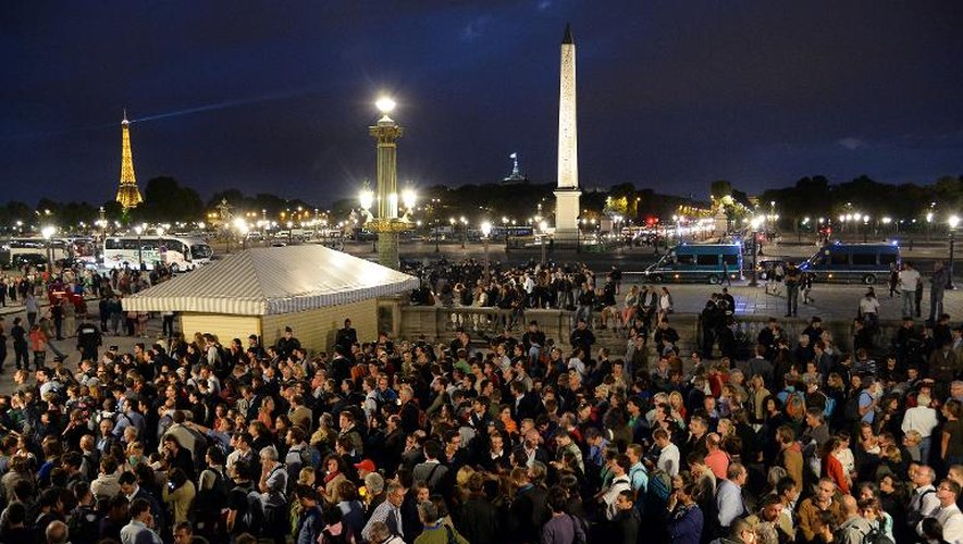 Plusieurs centaines d'opposants au mariage homosexuel rassemblés le 31 août 2013 place de la Concorde à Paris