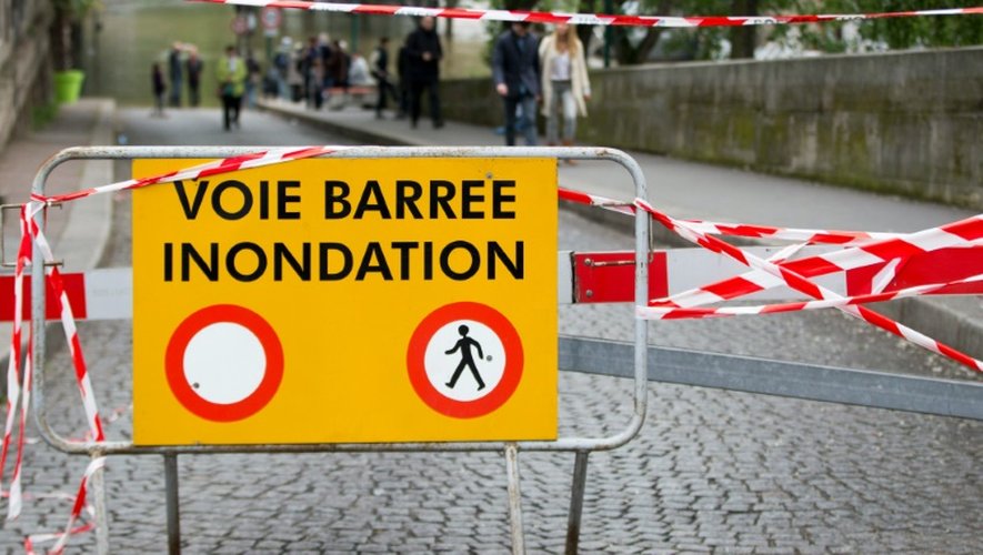 Accès interdit aux voies sur berge en raison des inondations le 5 juin 2016 à Paris