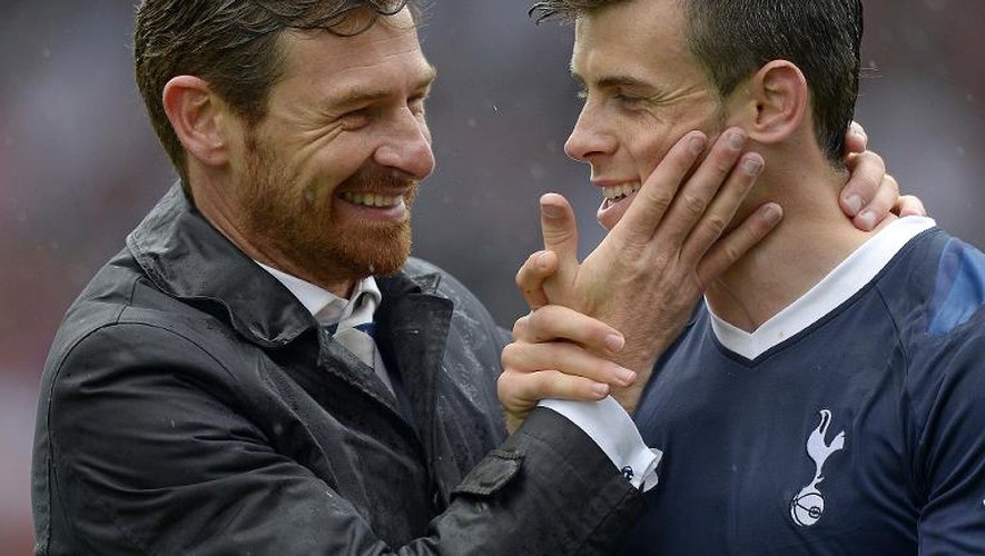 Le Galois de Tottenham Gareth Bale (à droite) avec l'entraîneur Andre Villas-Boas le 12 mai 2013 à Trent