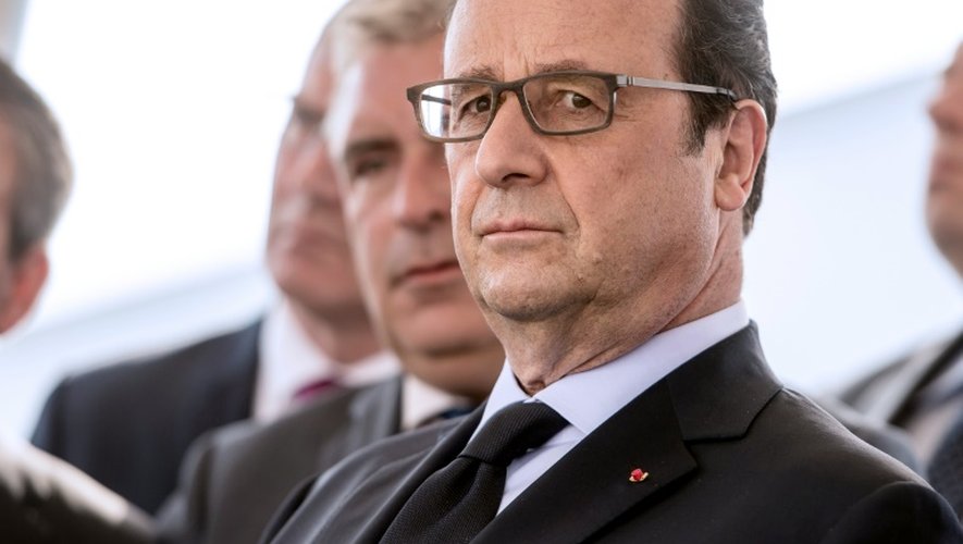 François Hollande lors d'une visite au groupe pharmaceutique LFB le 7 juin 2016 à Arras