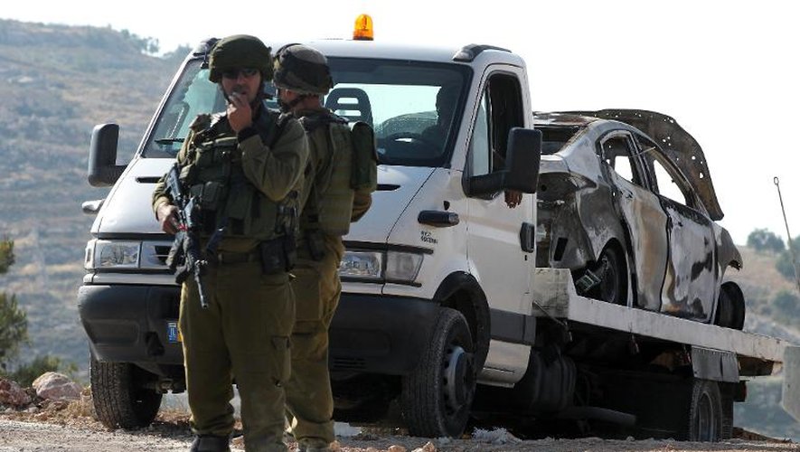 Des soldats israéliens contrôlent la zone autour d'Hébron après la disparition de trois jeunes Israéliens, le 13 juin 2014