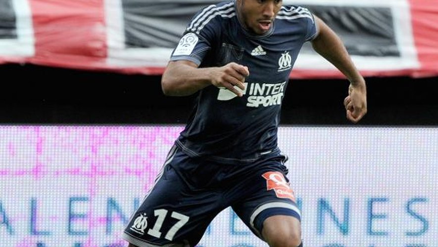L'attaquant de Marseille contrôle le ballon lors du match de L1 à Valenciennes le 24 août 2013