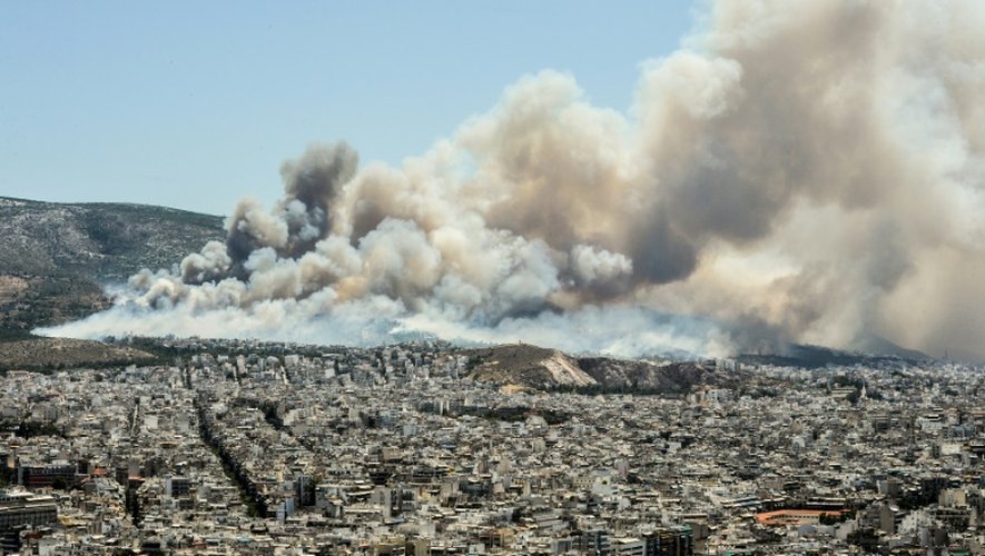 Incendie au-dessus d'Athènes, le 17 juillet 2015