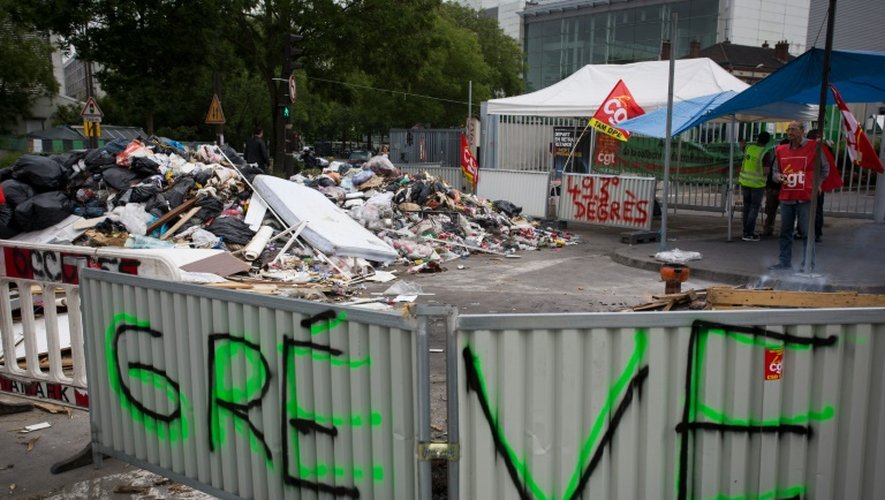 Blocage et grève contre la loi Travail sur le site de traitement de déchets d'Ivry-sur-Seine, le 8 juin 2016