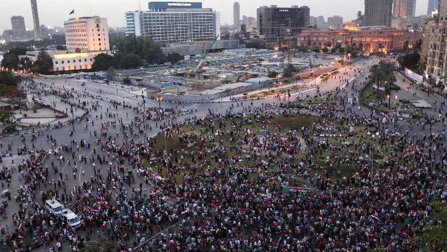 Des Egyptiens célèbrent la victoire à la présidentielle d'Abdel Fattah al-Sissi, sur la place Tahrir au Caire, le 3 juin 2014