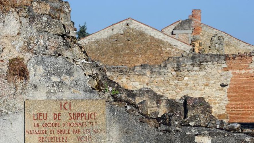 Un écriteau dans le village d'Oradour-sur-Glane, en Haute-Vienne, le 30 août 2013