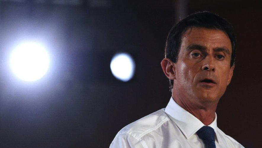 Le Premier ministre Manuel Valls devant le PS à Paris le 8 juin 2016