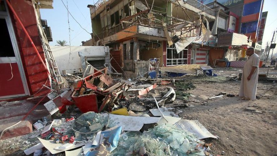 Les restes d'un restaurant soufflé la veille par un attentat, le 4 septembre 2013 dans le quartier chiite de Karrada, à Bagdad