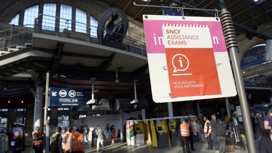 Des "gilets rouges" mobilisés par la SNCF le 16 juin 2014 gare du Nord à Paris