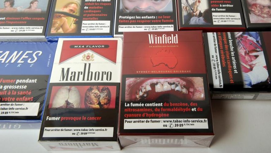 Des paquets de cigarettes avec des photos choc pour dissuader de fumer
