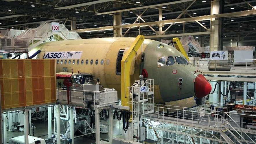 L'A350 en fabrication le 23 septembre 2012 à l'usine Airbus à Toulouse