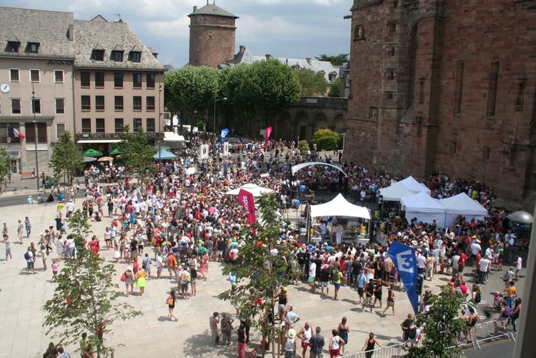 Le Tour quitte Rodez et l'Aveyron