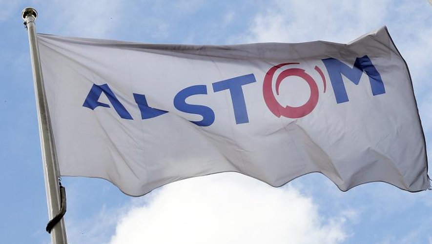 Le logo du groupe Alstom flottant à Levallois-Perret le 27 avril 2014