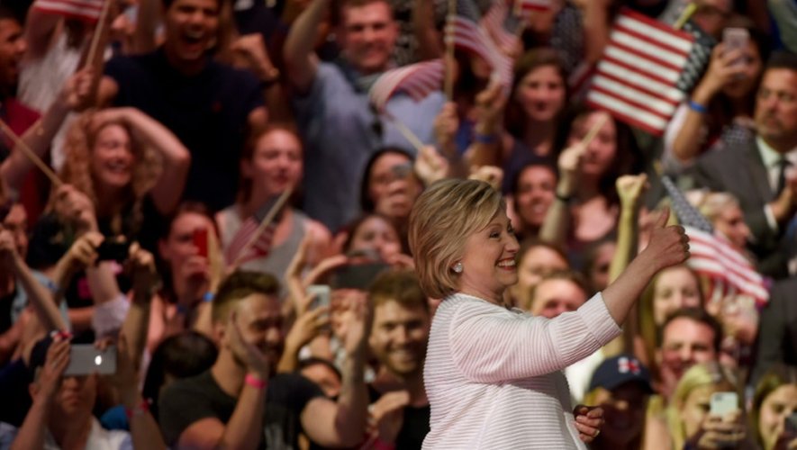 Hillary Clinton acclamée par ses partisans le 7 juin 2016 à New York