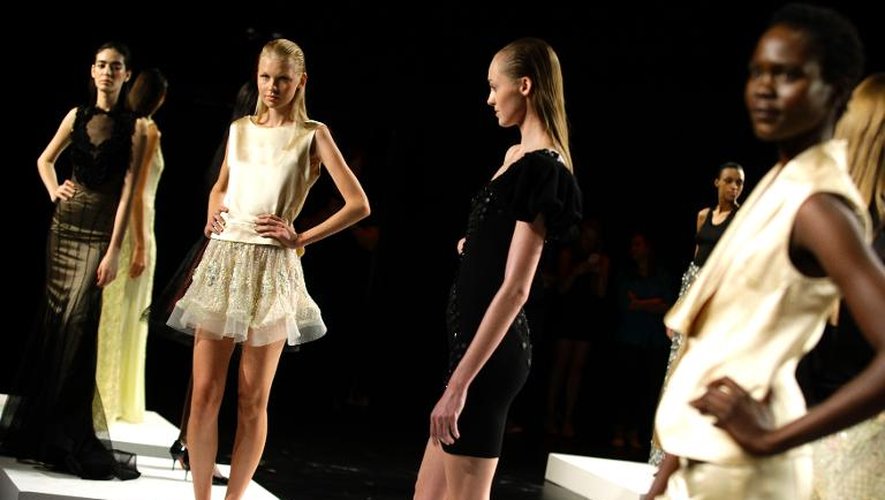 Des mannequins portent les créations de David Tlale lors de la Fashion week de New York, le 5 septembre 2013