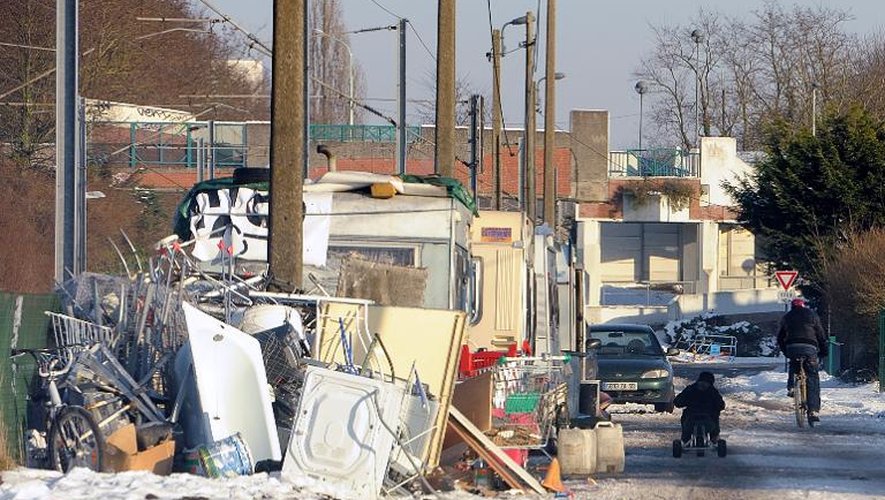 Un camp de Roms dans la banlieue de Lille le 22 janvier 2013