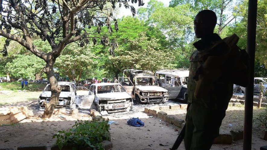 La police surveille les lieux de l'attentat du 16 juin 2014 sur la côte du Kenya