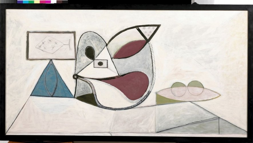 Nature morte au compotier de raisins, à la guitare et assiette avec deux pommes, 1946.Peinture oléorésineuse sur contreplaqué, 92,5 x 175 cm. Musée Picasso, Antibes.