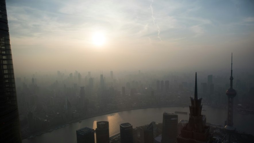 Vue de Shanghai un jour de pollution, le 28 mars 2016