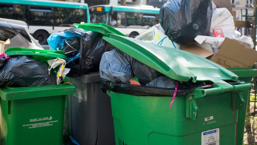 Les poubelles débordent à Paris, le 9 juin 2016