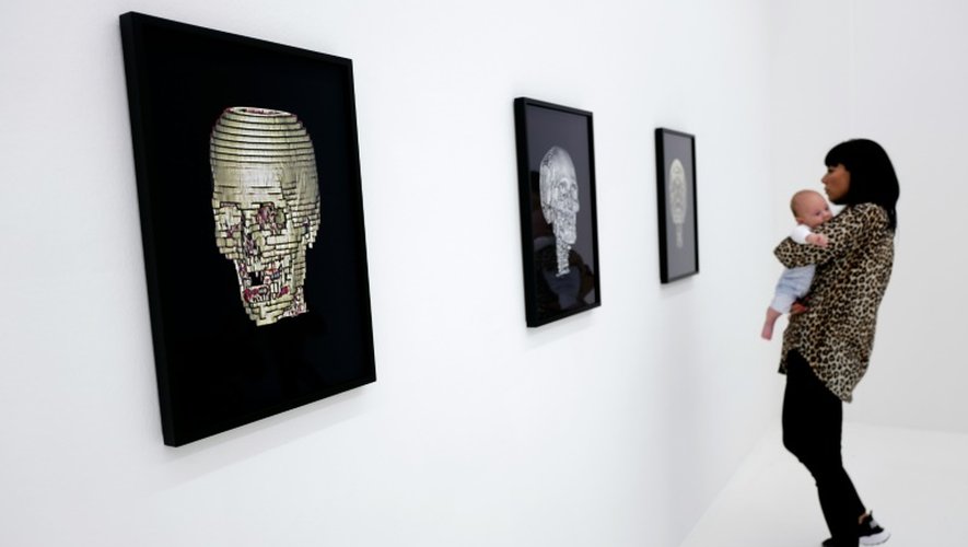 Michel Houellebecq présente à Zurich son bulletin de santé dans le cadre de la biennale d'art contemporain Manifesta