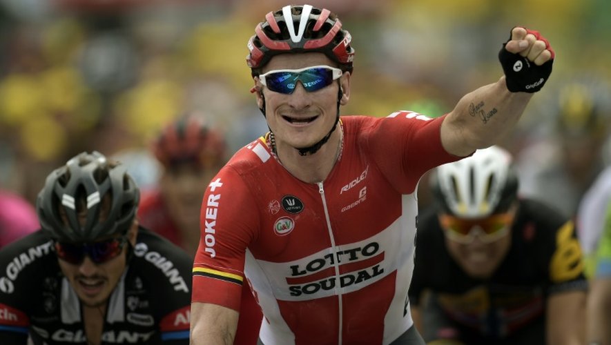 La joie de l'Allemand Andre Greipel vainqueur au sprint de la 15e étape du Tour de France à Valence, le 19 juillet 2015