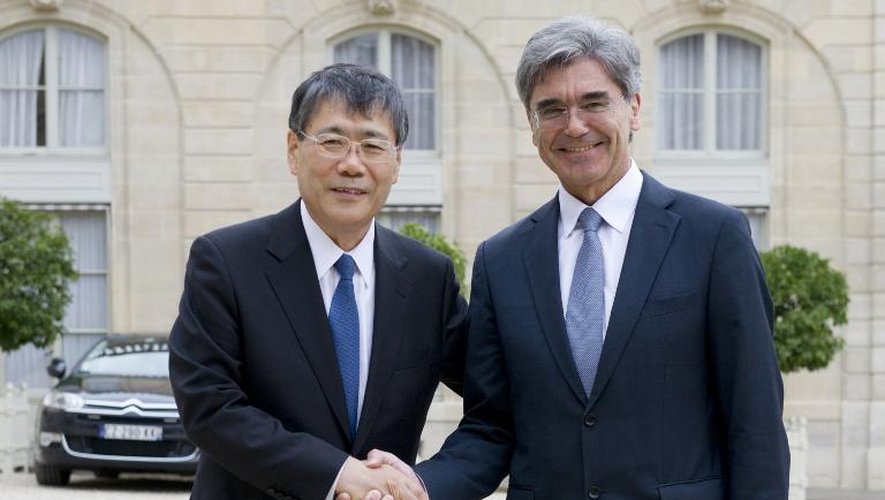 Les PDG de Mitsubishi, Shunichi Miyanaga, et Siemens, Joe Kaeser, le 17 juin 2014 à l'Elysée, à Paris