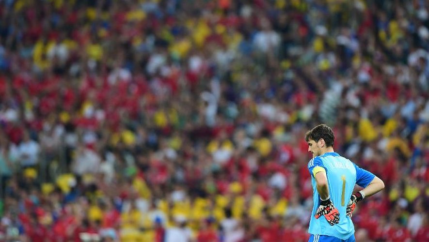Le désarroi du gardien et capitaine espagnol Iker Casillas, lors du match perdu contre le Chili, le 18 juin 2014 au Maracana de Rio