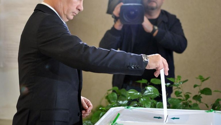 Le président russe Vladimir Poutine vote pour l'élection municipale de Moscou, le 8 septembre 2013