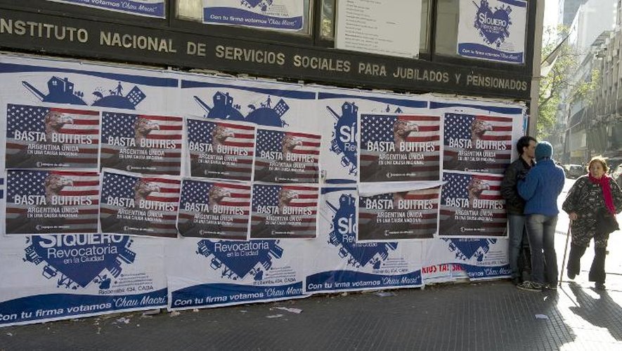 Affiches contre les "fonds vautours" à Buenos Aires, le 18 juin 2014