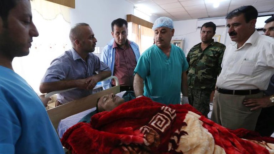 Un peshmerga, ou combattant kurde, blessé au combat contre les juhadistes de l'Etat islamique en Irak et au Levant (EIIL), le 18 juin 2014 dans un hôpital d'Arbil, la capitale de la région autonome kurde du nord de l'Irak