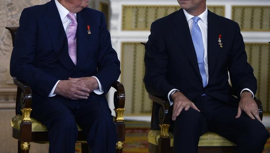 Juan Carlos et Felipe lors de la cérémonie d'abdication du roi mercredi à Madrid