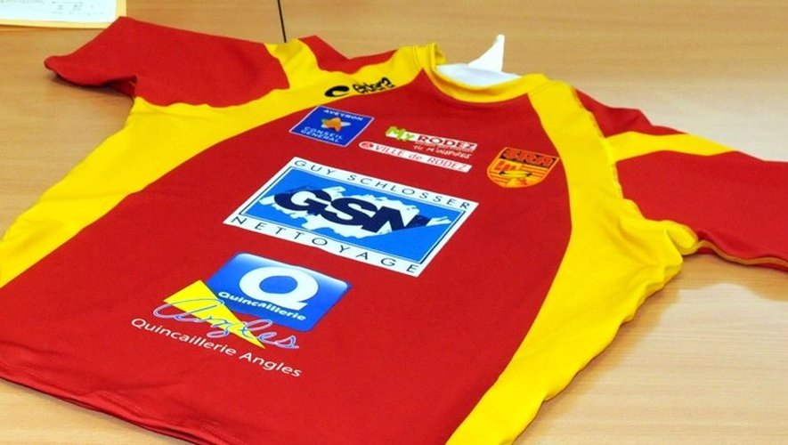 Le nouveau maillot que porteront les joueurs du "Stade Ruthénois" dès dimanche à domicile.