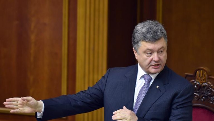 Le président ukrainien, Petro Poroshenko s'adresse aux membres du Parlement, le 19 juin 2014 à Kiev