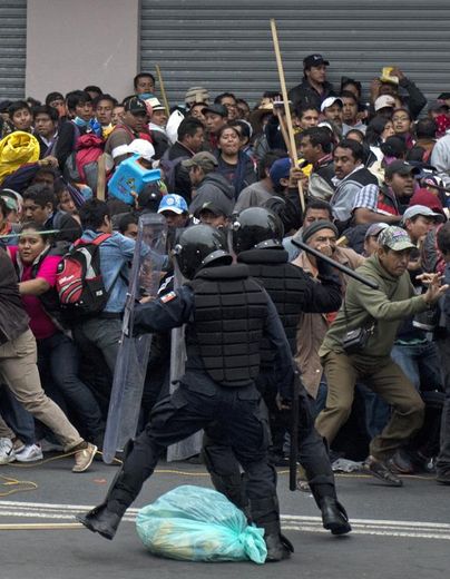 Heurts entre manifestants et policiers le 13 septembre 2013 à Mexico
