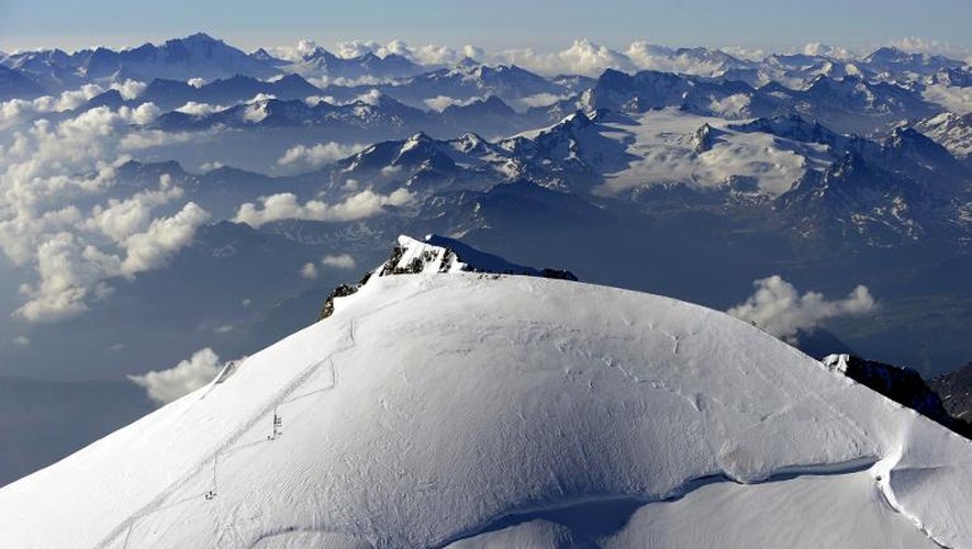 Une vue aérienne du Mont-Blanc, le 16 juillet 2010