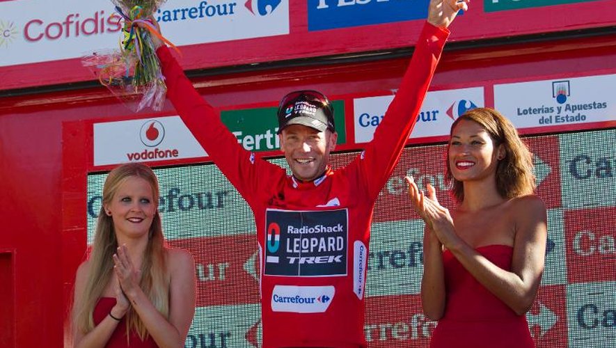 Le coureur américain de Radioshack Chris Horner endosse le mailoot rouge au soir de la 19e étape du Tour d'Espagne à l'Alto del Naranco, le 13 septembre 2013