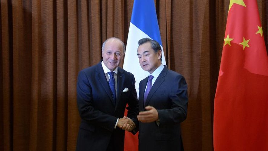 Le ministre français des Affaires étrangères Laurent Fabius et son homologue chinois Wang Yi le 15 septembre 2013 à Pékin