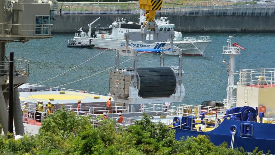 Déchargement d'un container à la compagnie  Kansai Electric Power le 27 juillet 2013 à Fukui