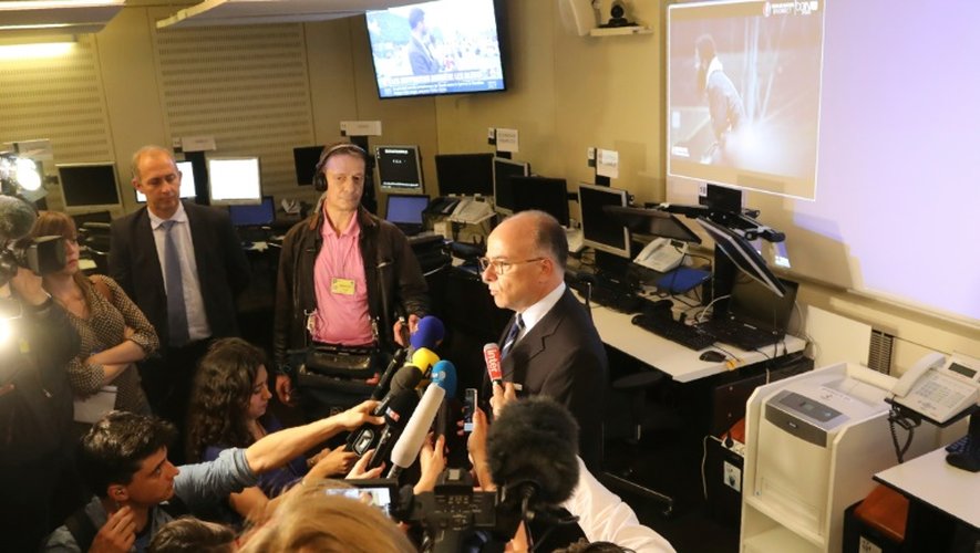 Bernard Cazeneuve face aux journalistes le 10 juin 2016 à Paris