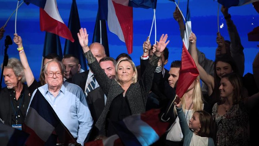 La présidente du Front national Marine Le Pen (c) à l'université d'été de son parti le 15 septembre 2013 à Marseille