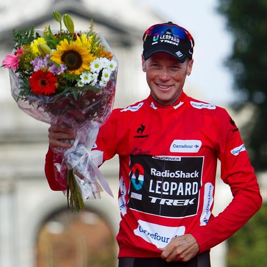 L'Américain Chris Horner sur la plus haute marche du podium final du Tour d'Espagne cycliste le 15 septembre 2013 à Madrid