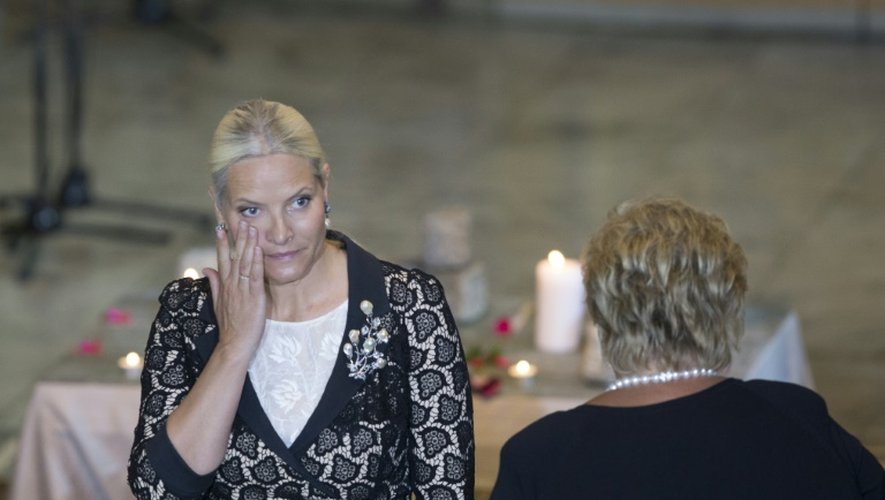 La princesse Mette-Marit de Norvège assiste le 22 juillet 2015 à la cathédrale d'Oslo à une cérémonie d'hommage aux victimes des attaques perpétrées par Anders Behring Breivik
