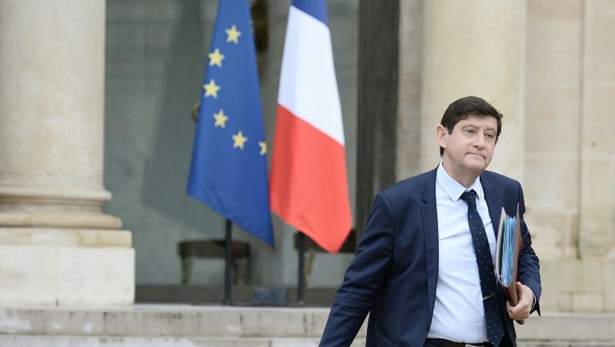 Le ministre français des sports Patrick Kanner quitte l'Elysée à Paris, le 1er juin 2016