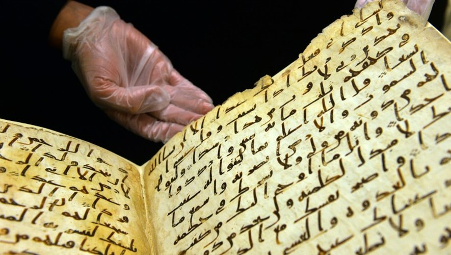 Photo prise le 22 juillet 2015 à Birmingham de l'une des plus anciennes versions manuscrites du Coran