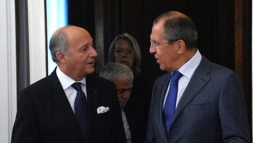 Les ministres des Affaires étrangères français et russe, Laurent Fabius (g) et Sergueï Lavrov, le 17 septembre 2013 à Moscou