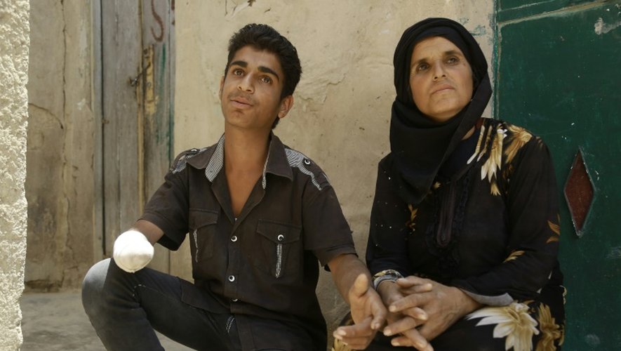 Bachar Qassem et sa mère à leur domicile à Al-Hol le 31 mai 2016