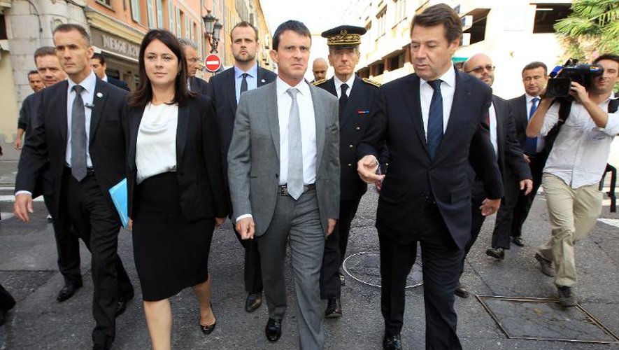 Manuel Valls (c) à Nice le 17 septembre 2013, aux côtés de Christian Estrosi (d) et Sylvia Pinel (g)