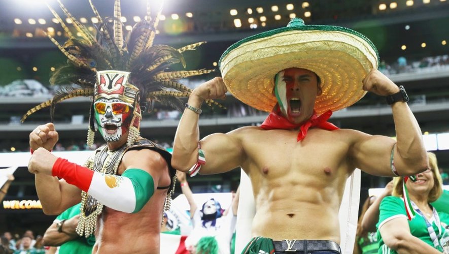 Les supporters mexicains remontés pour soutenir leur équipe lors d'un match du premier tour de la Copa America contre le Venezuela au NRG Stadium de Houston, dans le Texas, le 13 juin 2016