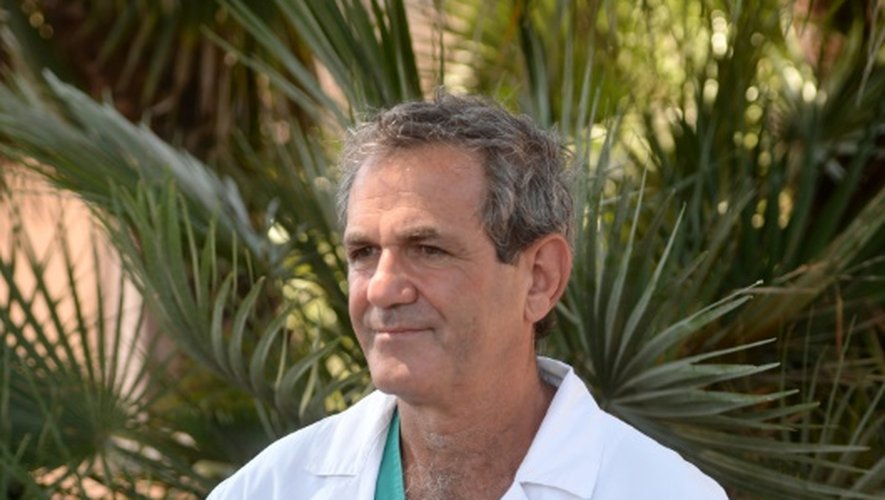 Le docteur Umberto Cara dans la clinique "Notre règne des animaux" au parc de l'Appia Antica, près de Rome, le 6 juin 2016